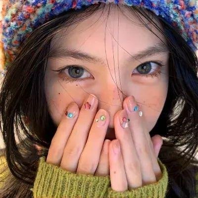 帐棚顶上的马戏团艺人