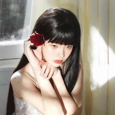 微笑的苹吉